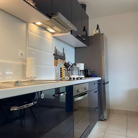 Διαμέρισμα Beau T3 A Les Pins Avec Terrasse, Garage Et Proche Commerces - Fr-1-245-175 *